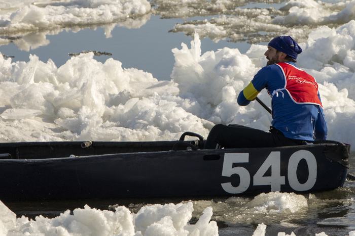Canot à glace sur le Saint-Laurent